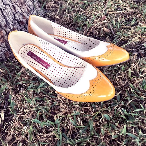 Wingtip Kitten Heels - Picture 2 of 4